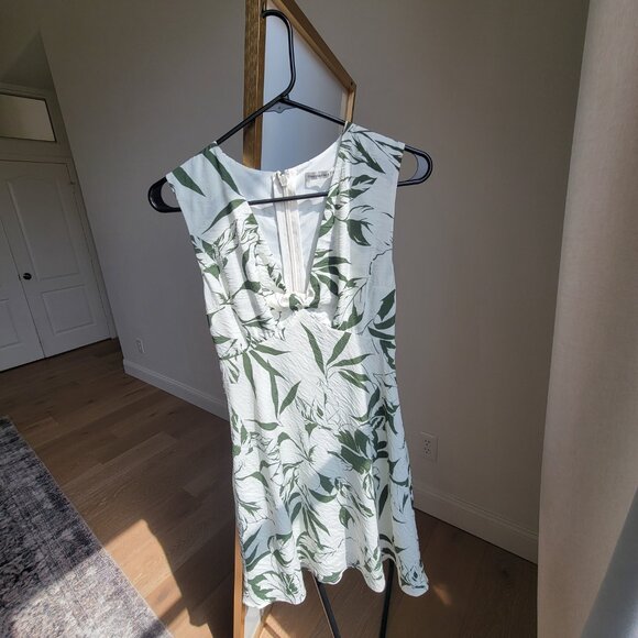 Abercrombie and Fitch Twist-Front Mini Dress XS Regular Height Fit - Picture 7 of 12